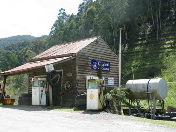 IMG_3712_1_1 Ancient looking (but still operational) gas station at Woods Point