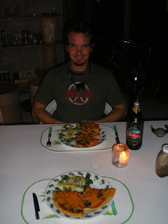 Our creative mealtime in Hawaii, with homemade pizza and an avocado salad