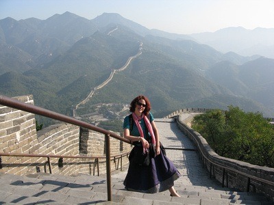 The Professional Hobo standing on the world's longest wall