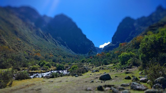 dramatic valley on the Lares trek