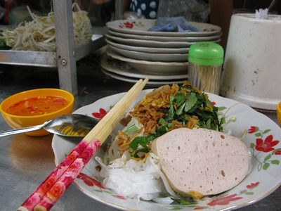 banh cuon - Vietnamese rice noodle breakfast