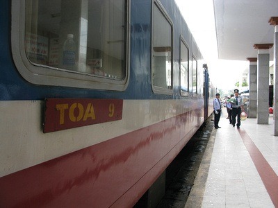 random train Vietnam