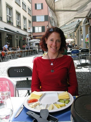 Nora Dunn, The Professional Hobo, eating raclette in Zurich
