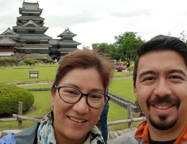 Ray and Laura of Live Lingua enjoying location independent entrepreneur life