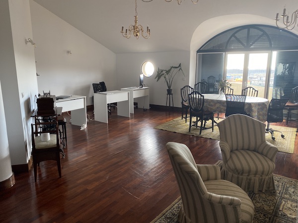 The coworking space at A Ver o Mar, a coliving property in Funchal Madeira The coworking space at A Ver o Mar, a coliving property in Funchal Madeira